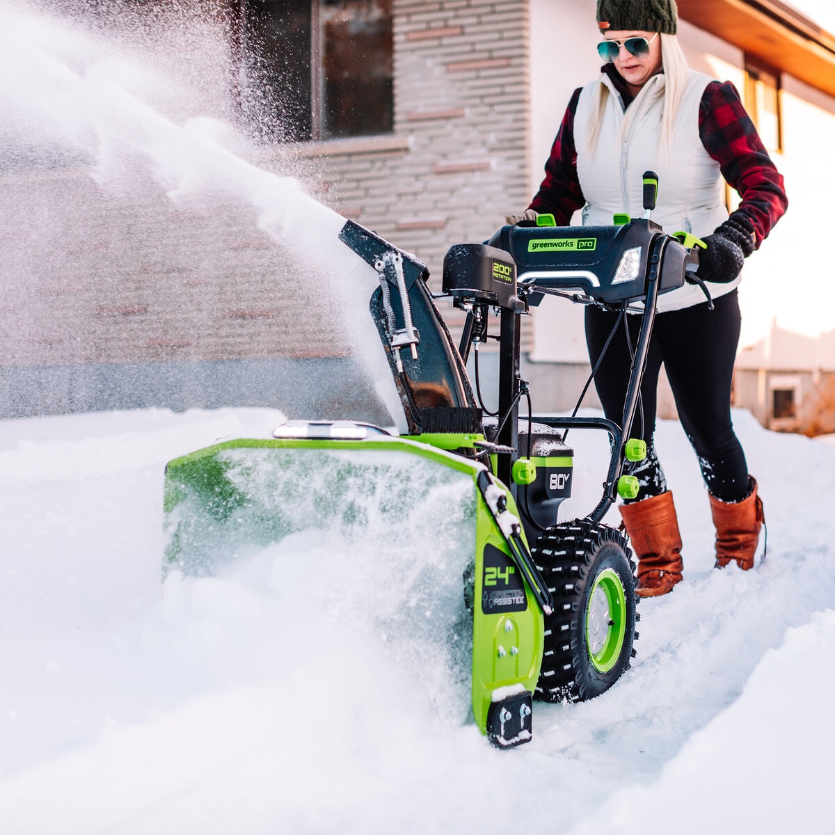 グリーンワークス 充電式除雪機 除雪幅61cm 80V 4Ah 充電池3個 + 充電器 2個付属